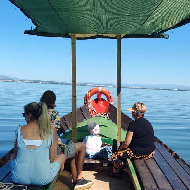 Albufera de Valencia: boat ride and visit to a barraca - From the pier to the water: what the 45-minute cruise is really like