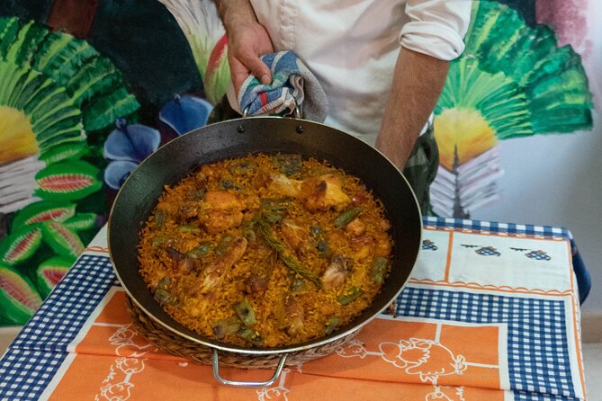 Any Day is Sunday: Paella Cooking Class with Tapas and Sangria - Sangría and tapas: the warm-up that sets the tone