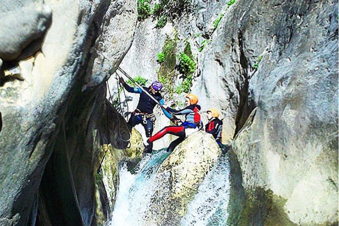 Aquatic canyoning near Benidorm. Estret de les Penyes Bollulla - Key Things That Make This Canyoning Stand Out