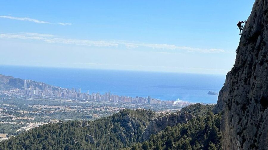 Benidorm: Via ferrata Ponoig, cerca de la Nucia - The climb setup: clamps, helmets, and what K4 really means in practice