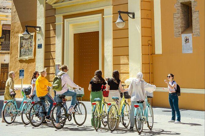 Best Bike Tour Dutch & English in Valencia - Placa de la Reina: a quick classic square stop