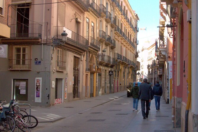 Between Two Gates: A Self-Guided Audio Tour in Valencia - Turia River basics: how 138 BC leads to a 1957 city reset