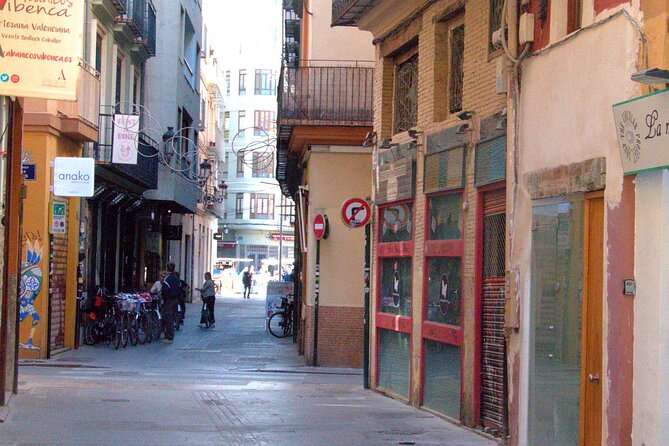 Between Two Gates: A Self-Guided Audio Tour in Valencia - Valencia Cathedral stops: Door of the Almoina and major churches (outside)