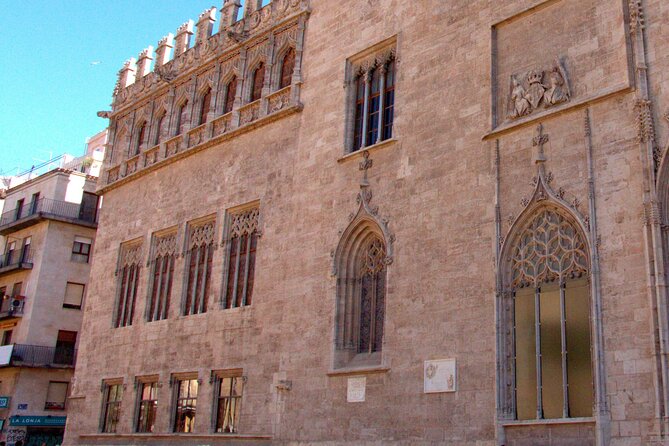 Between Two Gates: A Self-Guided Audio Tour in Valencia - Hospital miracles, Dos Aguas palace, and La Casa més estreta