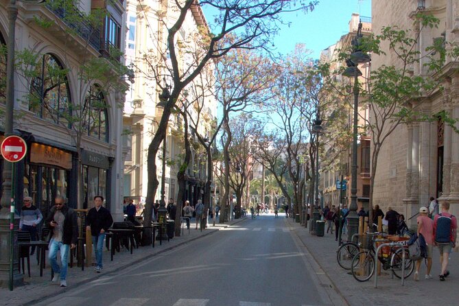 Between Two Gates: A Self-Guided Audio Tour in Valencia - Mercat Central: the Cathedral of the Senses break