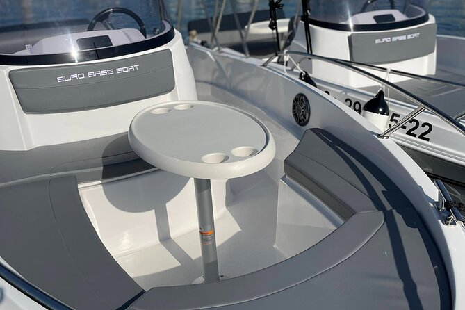 Boat Rental Without License in La Marina de Valencia - Why steering a no-license boat feels surprisingly easy
