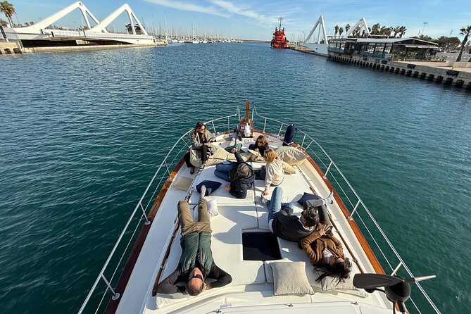 Chill and Sail in Valencia - 7 knots and smart navigation: how the ride stays relaxing