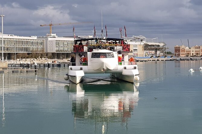Christmas Boat Experience in Valencia - A 40-minute Christmas Boat ride on Valencia’s port