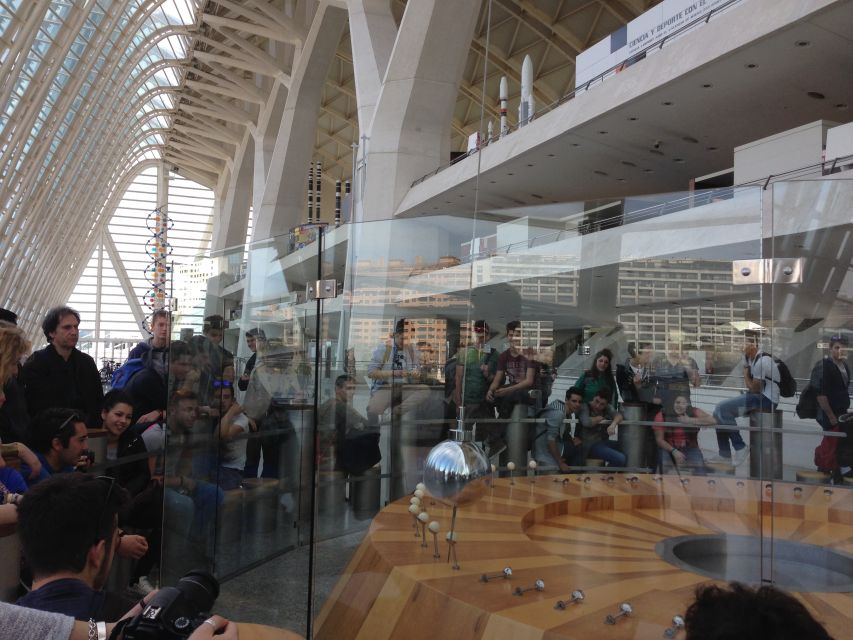 City of Arts and Sciences & Oceanografic 2.5h Guided Tour - Hemisfèric, Umbracle, Ágora, and Palau de les Arts: what each stop adds