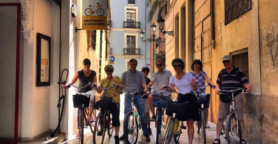 City of Arts & Sciences Tour on Bicycle, E-Bike or E-Step - Serranos Gates: the old defense walls start the story