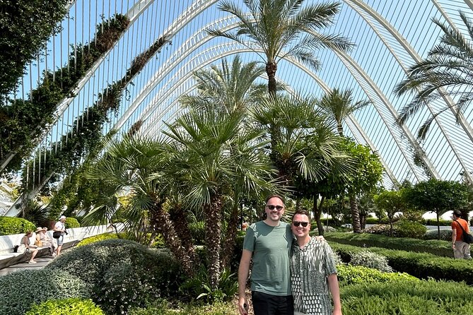 City of Arts & Sciences Tour with Rooftop Tapas & Wine - Entering the City of Arts and Sciences with Tricia
