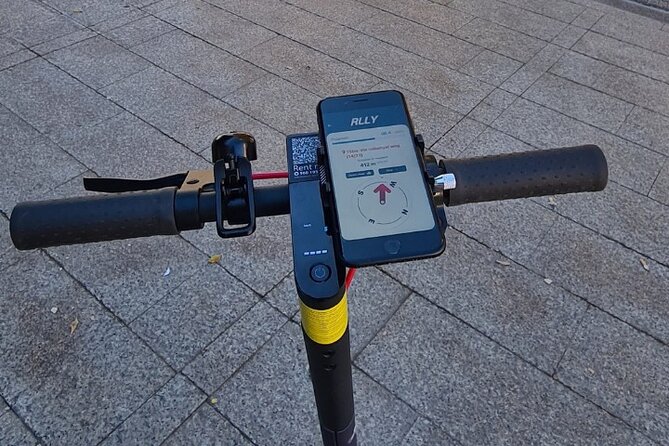 Digital guided 2-Wheel tour- Explore Valencia with a compass! - The two-wheel reality: bike or e-scooter (and what to plan for)