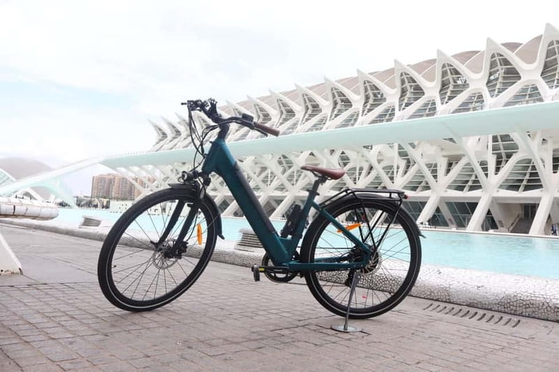 Discover Valencia by bike – Dutch-speaking tour - Ciutat Vella: Old Streets, Easy Zooming, No Museum Mood