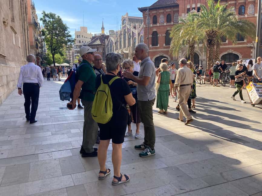Discover Valencia: Guided Walking Tour - Llotja de la Seda exterior viewing: what you gain by not entering