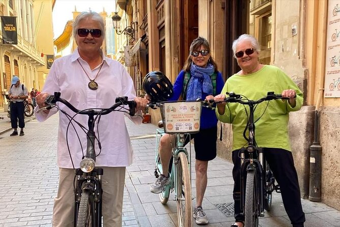 E-Bike Grand Valencia Private Tour - Ciudad de las Artes y las Ciencias: sci-fi architecture on a bike
