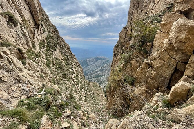 El Penyagolosa (1813m) - Crown the Highest Peak.- OFFICIAL GUIDE - Coming Down the Pegunta Ravine: Forest Shade and a River-Side Tempo
