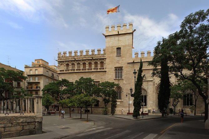 Essential Valencia: Local Culture and Gastronomy - Torres de Serranos: the main entrance gate for city orientation
