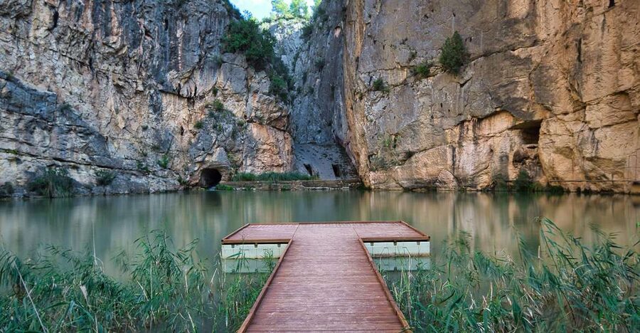 From Costa Blanca: Chulilla and the Hanging Bridges Day Trip - Chulilla and the Turia canyon: why this feels different
