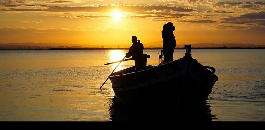 From Valencia: Albufera Boat Ride, Sunset & Paella Included - Small rules on board that affect your comfort