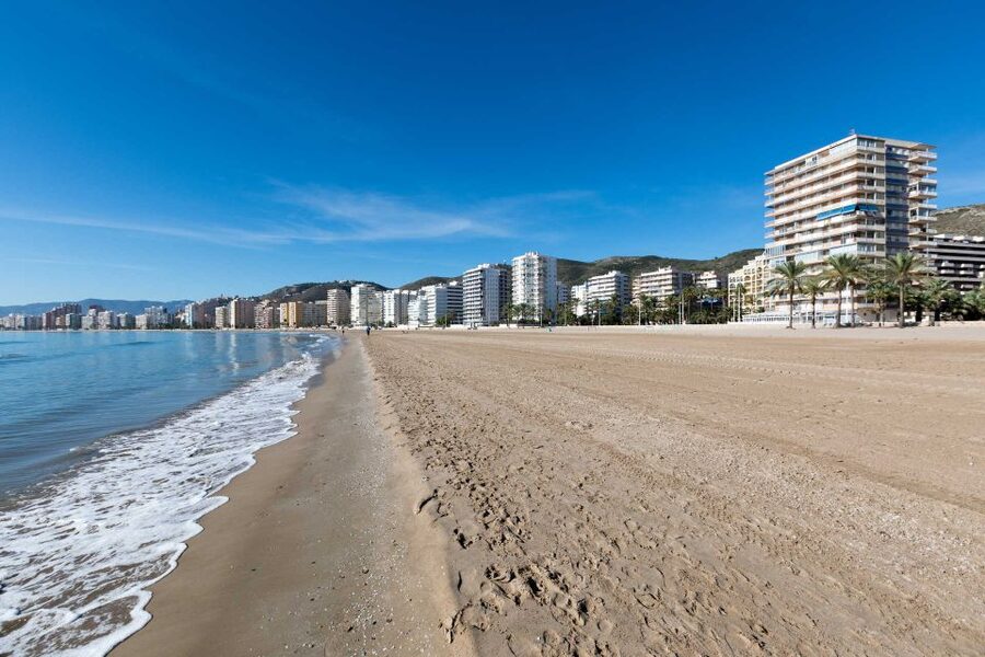 From Valencia: Cullera Old Town and Albufera Natural Park - Cullera Old Town: where the history shows up in everyday streets