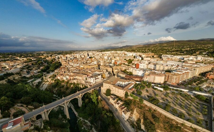 From Valencia: Guided Day Trip to Xàtiva and Anna - Where Xàtiva fits: a major inland city with big viewpoints