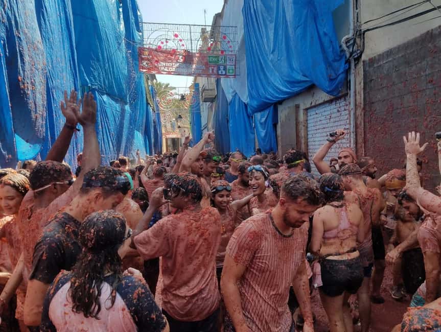 From Valencia: La Tomatina 2026 - La Tomatina 2026 in Buñol: the one-hour tomato strike