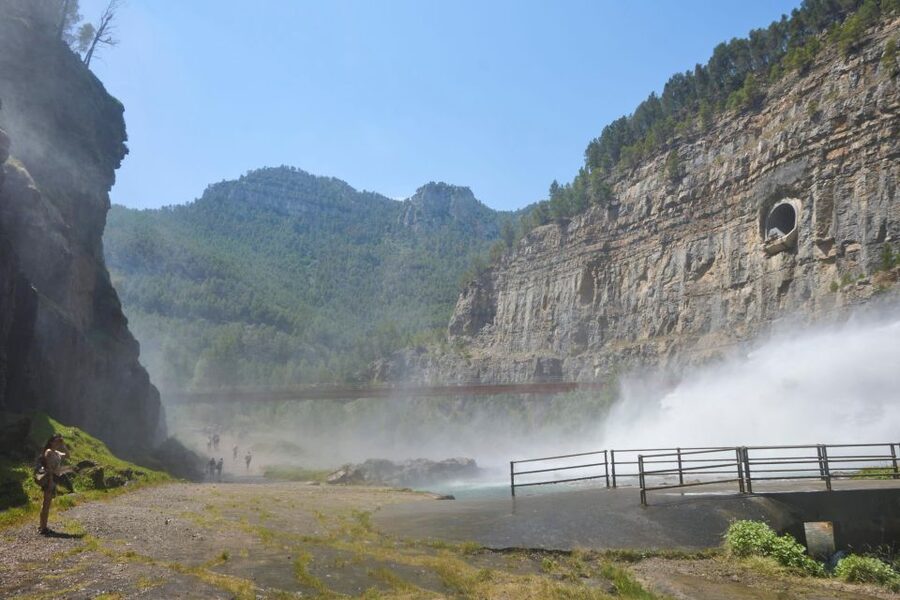 From Valencia: Montanejos Tour with Guided Hike - Should You Book This Montanejos Thermal Springs and Hike Tour?