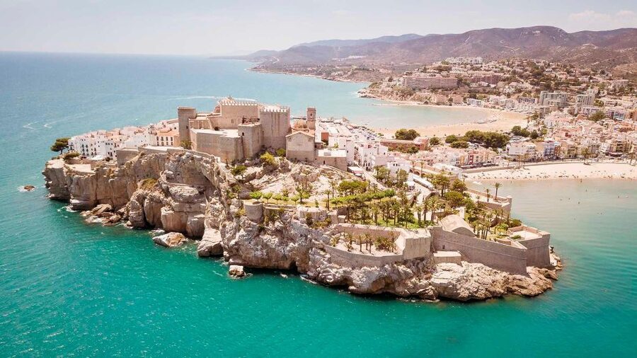 From Valencia: Peniscola Day tour, Game of Thrones - Valencia to Peñíscola: 1.5 hours each way and a real plan