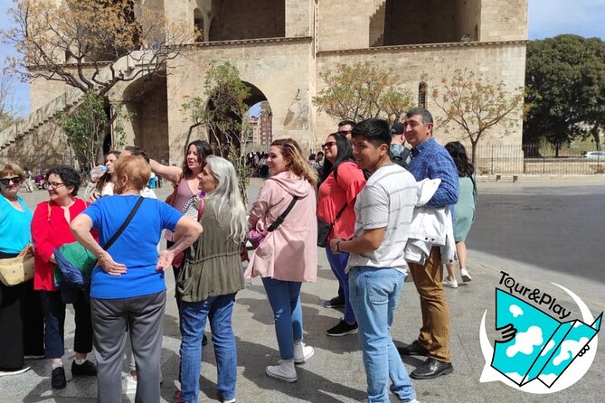 Games and History Walking Tour in the Center of Valencia - Stop-by-stop: bullring exterior to Estació del Nord puzzles