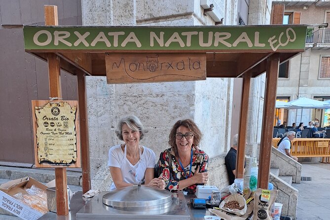 Genuine Valencian tapas tour with a pinch of History - Placa del Ajuntament: a quick stop with payoff