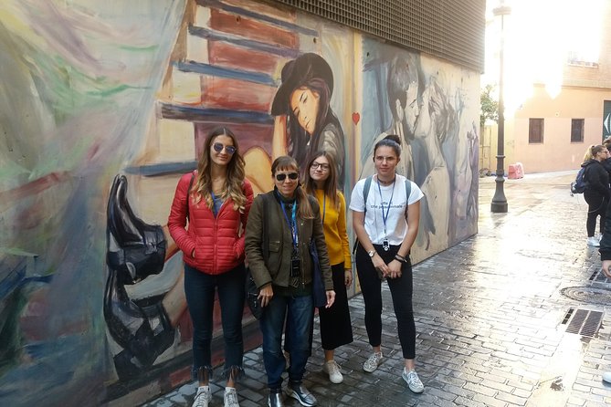 Grafiti tour and Carmen Quarter - What to expect from the timing, walking pace, and language