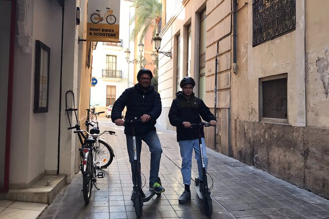 Grand City | Small Group Bike Tour through Top Highlights - Stop 3: Palacio del Marques de Dos Aguas is quick, but eye-catching