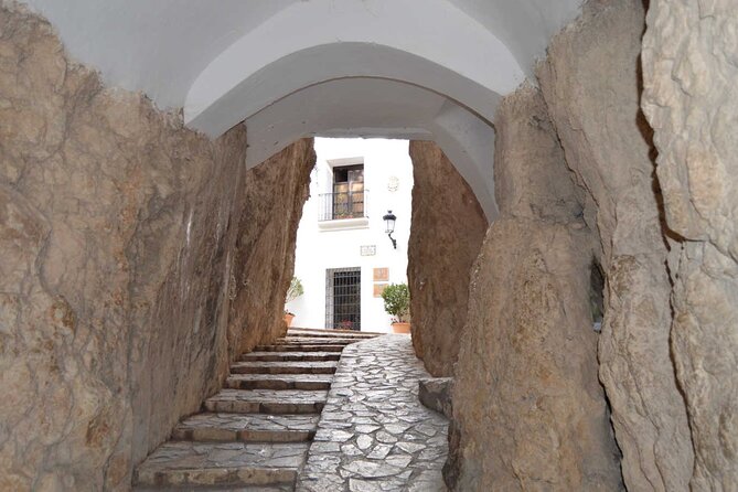 Guadalest, Altea and Algar Fountains entrance from Valencia - El Castell de Guadalest: Guided Town Walk Plus Time to Wander