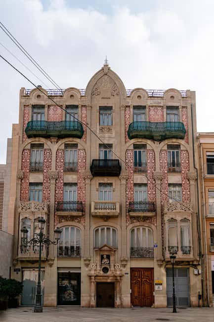 Guided tour of downtown Valencia + Silk Exchange - Mercado Central: Modernist Architecture You’ll Want to See Up Close