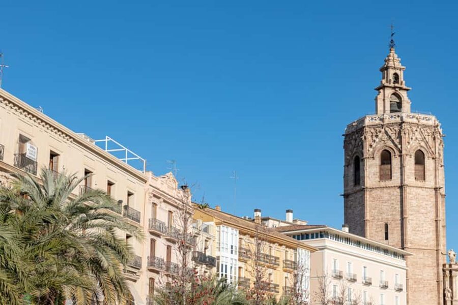 Guided tour of downtown Valencia + Silk Exchange - Tapinería Market and the Idea of Tradition Meeting Innovation
