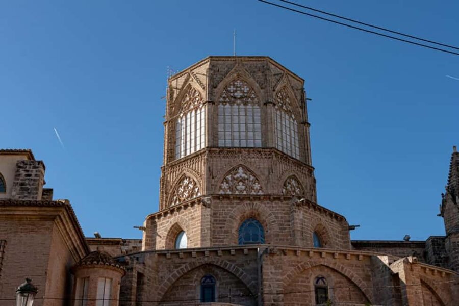 Guided tour of downtown Valencia + Silk Exchange - Plaza de la Reina and Plaza de la Virgen: Cathedral Power and Living Belief