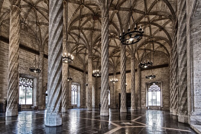 Guided Tour of the Historic Center of Valencia - The Closed Royal-Era Building and Noble Palaces on the Route