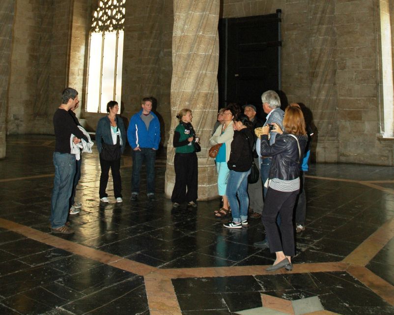 Highlights of Valencia: Private Half-Day Tour - Private Guide Quality and Languages: Comfort for Groups Up to 10