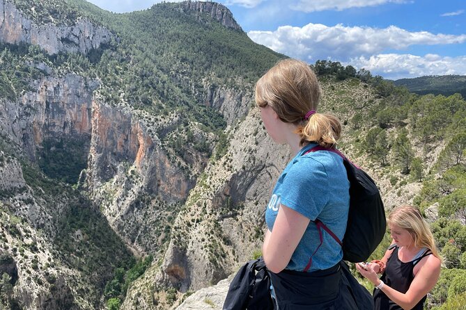 Hiking in Montanejos and swim in Thermal Springs - OFFICIAL GUIDE - The second ascent and the pine forest descent back toward town