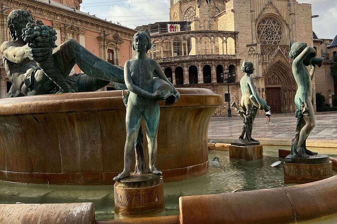 In Love with Valencia: A Self-Guided Tour of its Landmarks - Valencia extras the audio adds while you’re walking