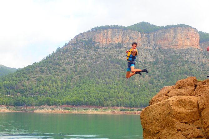 Kayak Routes In A Lake - Cooling Off From Rocky Cliffs, With a Safety-First Guide
