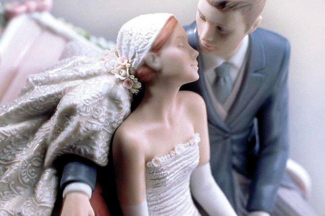 Lladro Factory Visit and Paella Lunch at the Beach - Pickup timing and logistics: the one thing to stay ready for