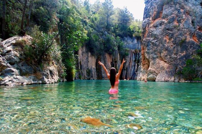 Montanejos Hiking Tour & Thermal Pools from Valencia - Fuente de los Baños pools: 23°C year-round, mineral water, and the reality check
