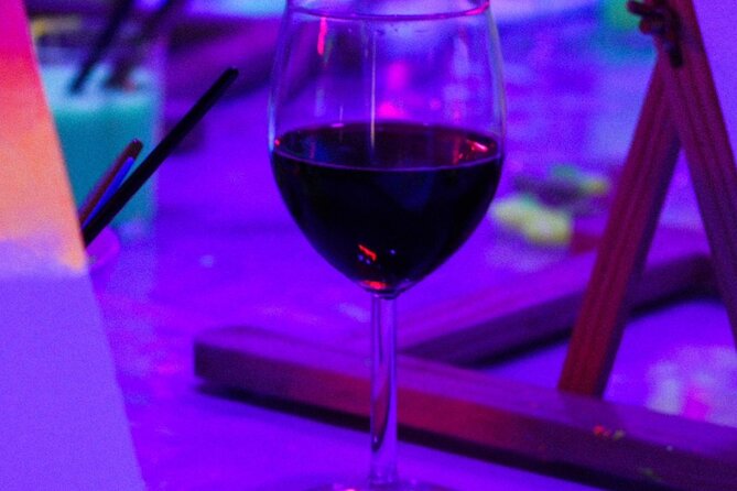 Paint a neon fluorescent picture while drinking unlimited wine - Getting there and making it easy on yourself in Valencia