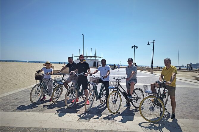 Private 3-Hour Bike Tour: Discover City Gems & Beautiful Beaches - Jardín del Turia: the park that gives Valencia its rhythm