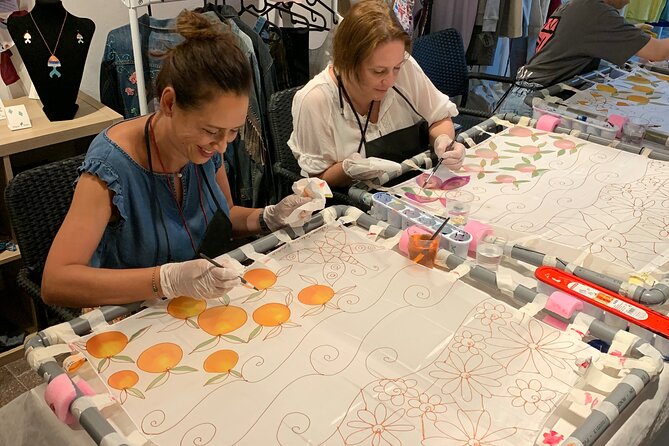 Private Class Paint your silk scarf with a Valencian artisan - Tea, music, and working at your own pace