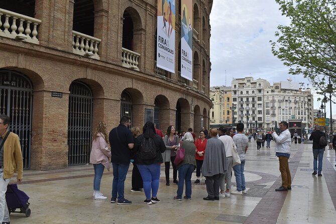 Private Walking Tour of Games and History in the Center of Valencia - Price and logistics: what you’re really paying for