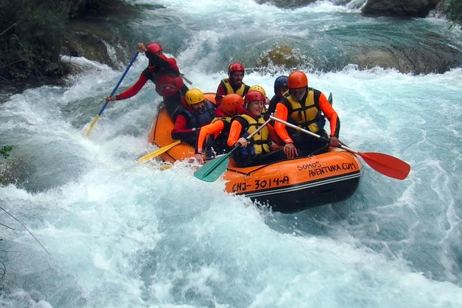 Rafting white water in Montanejos 1h Valencia - Optional rock jump and canyoning moments (not everyone will want this)