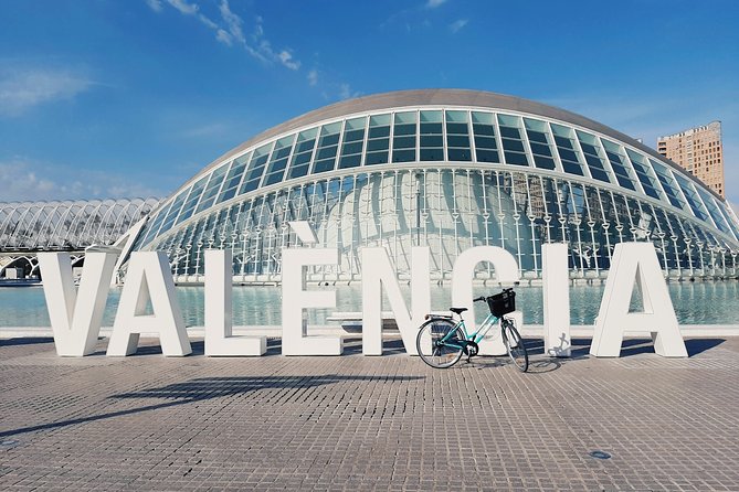 Rent a City Bike in Valencia - What’s Included: Lock, Helmet, Phone Holder, and Practical Extras