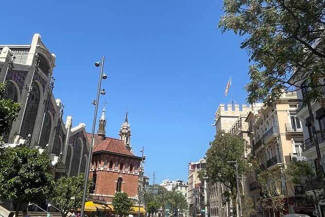 Savor Spain: Your Ultimate Tapas Tour Guide - The tastings are more fun when you chase the stories